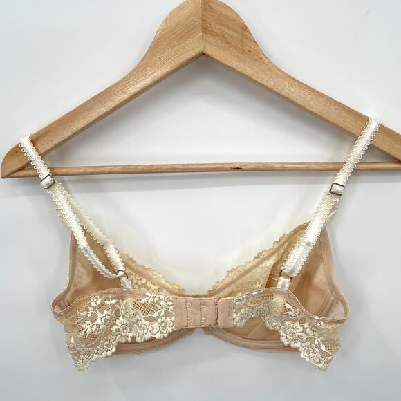 WACOAL Embrace Lace® Underwire Bra in Sand/Ivory // 34D - Picture 9 of 13
